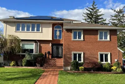 Image de Centrally Located 5 Bedroom Home in Woodmere Ny