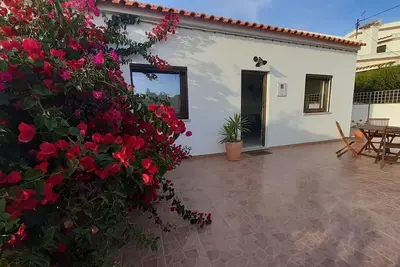 Image de Casa da Horta - quiet area 7 minutes walk from the beach!