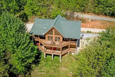 Image de Quiet Haven Mountain Top Cabin - 3 Bedroom Cabin w/ Breathtaking Views