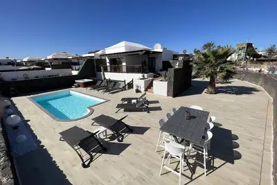 Image de Luxery spacious 5 bedroom villa, private pool, jacuzzi, pooltable, aircon. bbq\n\n