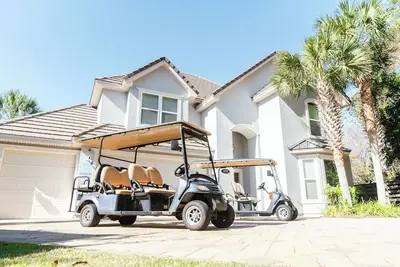 Image de Beautiful Spacious Destiny East House with Two 6-seater Golf Carts!