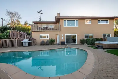 Image de Amazing Escape with Game Room, Pool & Hot Tub