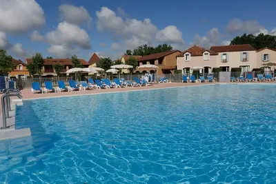 Image de Au bord d’un lac maison dans un tres beau village de vacances
