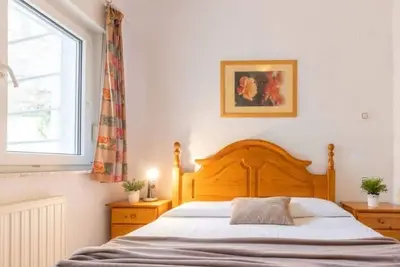 Joli appartement pour 4 personnes avec piscine, Wifi, Tv, terrasse, animaux admis et parking