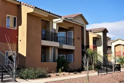 Image de A Home away from Home in the Valley