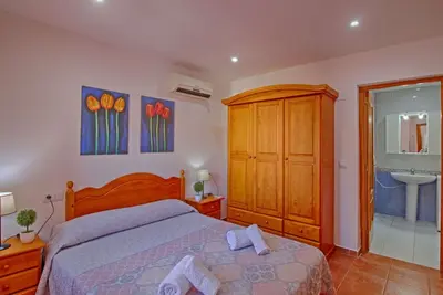 Image de Agréable appartement avec Wifi, piscine, climatisation, Tv, terrasse, animaux admis et parking