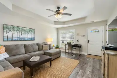 Image de Newly renovated townhome 11 min from Ga National Fair Grounds!