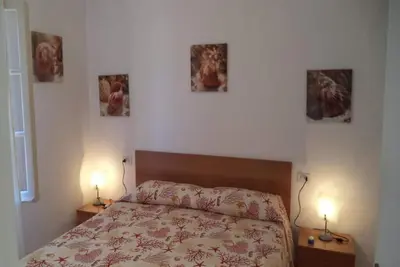 Lovely one-bedroom apartment within walking distance of the sea