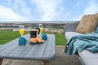 Image de Luxurious & modern family retreat - on the beach! Now with wood-burning stove!