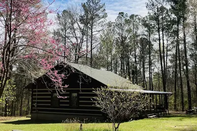 Image de Fully renovated cabin bordering national forest, close to Augusta, Ga - -Masters