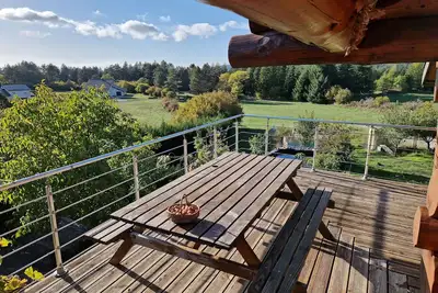 Image de Chalet traditionnel en rondin avec Jacuzzi et  jardin arboré en Cévennes