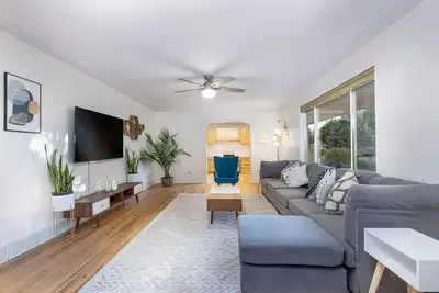 Image de Lovely Denver Retreat Big Backyard Near Red Rocks Dogs Welcome!