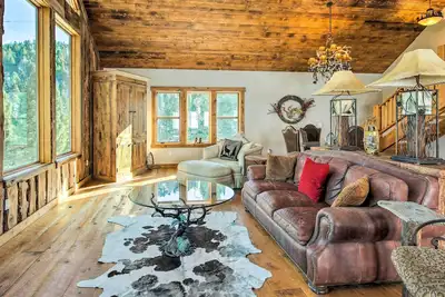 Image de Bozeman Cabin: Deck w/ Jacuzzi & Gas Grill!