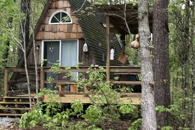 Image de Shekhina  \nA tiny house in the woods. \n40 acres. Total privacy. Weekend retreat.