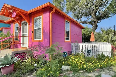 Image de King Bed-Fenced Yard-Free Parking-Dog Friendly-East End