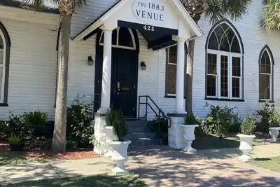 Image de Historic 1800’s Chapel 2 minutes from downtown