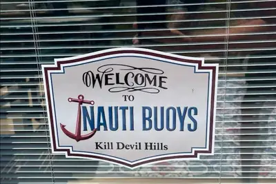 Image de Nauti Buoys 2bdrm 2Bath Apt, Kitchen, Living, Dining, Office, 5 min to beach, walkable