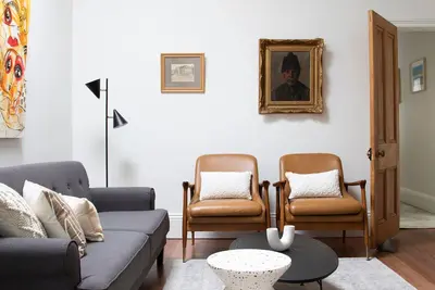 Image de Contemporary Victorian Charm