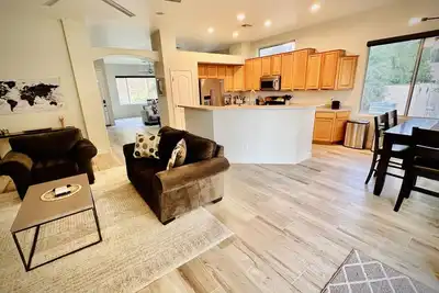 Image de Tempe Oasis with Spa/Heated Pool! ! Preferred home by the Az Cardinals.