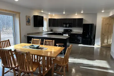 Image de Spacious cabin minutes from recreational trails & Round Lake