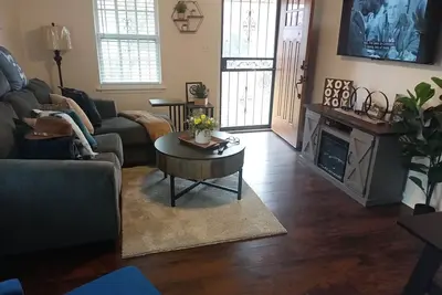 Image de Lovely home, sleep six, quiet area, lots of family games, large yard