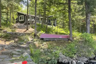 Image de The perfect winter getaway. Snowmobile, ski, relax and have a peaceful fire.