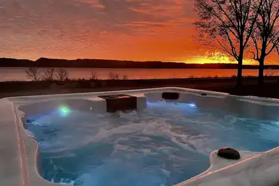 Image de Scenic, waterfront home on Lake Pepin with Hot Tub