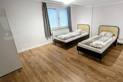 Image de Central apartment for 6 people with rain shower & parking space