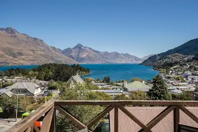 Image de Stunning Views with a Fantastic Location!