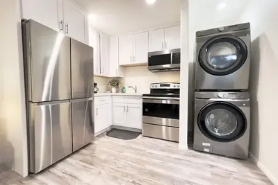 Image de Brand New 1 Br Guest House, Laundry, Gated Parking