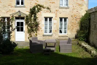 Image de L'auberge du lavoir, maison en pierres avec jardin