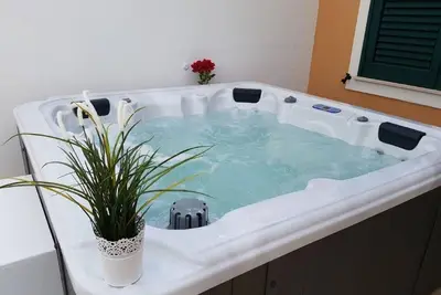 Image de Chalet à 50 m de la plage avec piscine d'hydromassage