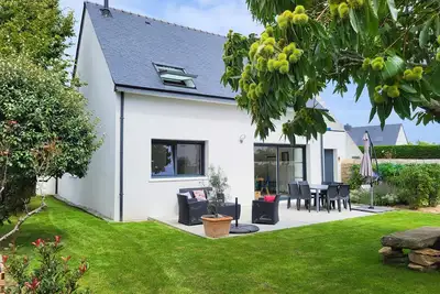 Image de Maison neuve, 8 personnes, jardin clos de mur en pierre, au calme, plein sud.