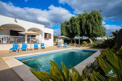 Image de 3 Bedroom Villa with Mature, Private Garden with Natural Effect Pool