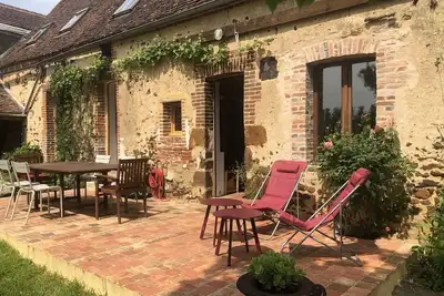Image de Longère bourguignonne restaurée avec piscine chauffée.