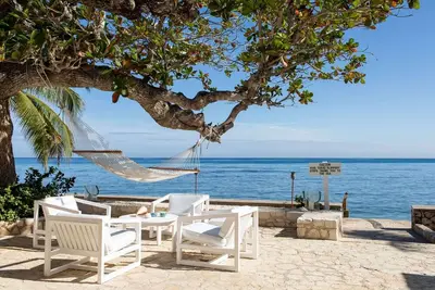 Image de Reef House in Montego Bay by Personal Villas - Irresistible Oceanfront Villa