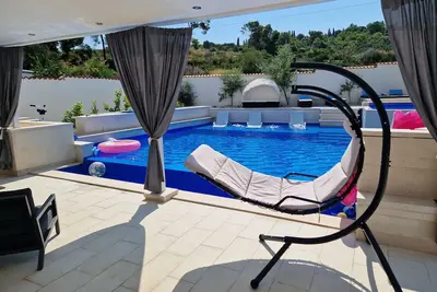 Image de 10% Discount On Reservations Villa Flowers Sutivan