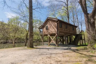 Image de Treehouse River front with Mountain View-Wifi/Cable and Hot tub