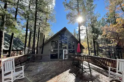 Image de Modern Mountain Chalet Backing the National Forest/ Pet Friendly