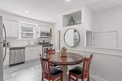 Image de Recently Remodeled Ocean-Block Cottage