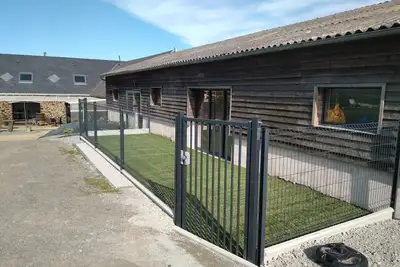 Image de maison de campagne avec piscine couverte chauffée
