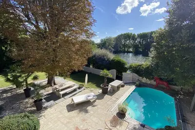 Image de Beautiful house with pool, view and access to the Seine, very close to Paris