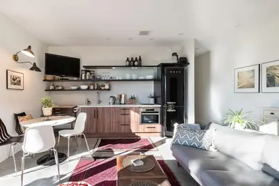 Image de Private suite 2 bedroom in the Southern Okanagan Bc reg #H082210588