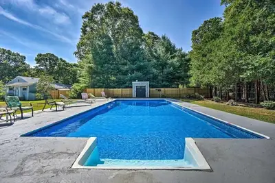 Image de Cape Cod Escape w/ Pool! Close to Beaches & Town!