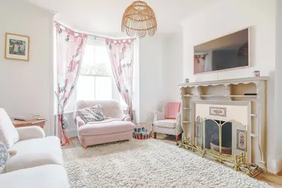 Goldfinch Cottage by Whitstable Seaside