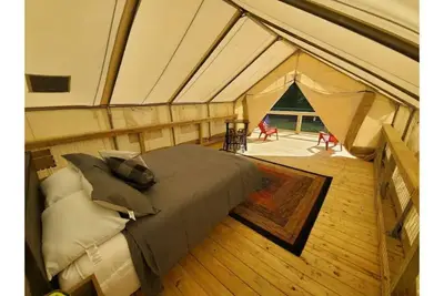 Image de White Tail Tent at Rusty's Roost River Camp!