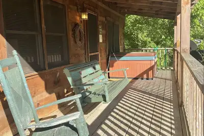 Image de Otter Riverfront cabin, great mountain views with Hot tub, Wifi/Cable