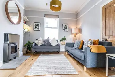 Image de Spacious House w/Beautiful River Walk to Centre