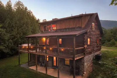 Image de Shenandoah Mountain Majesty Log Cabin on 15 Acres - Hot Tub-1gb Fiber Internet