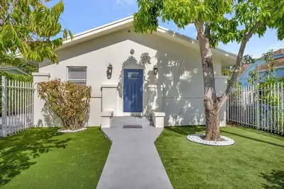 Image de Private Home w/ Pool - Steps from The Design District